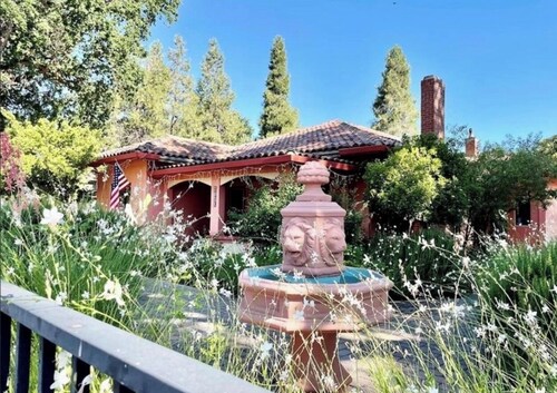 The 1925 Gunn House