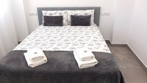 1 bedroom, iron/ironing board, WiFi, bed sheets - Apartment 'Arena Suite Fuengirola' with Wi-Fi and Air Conditioning (Fuengirola)
