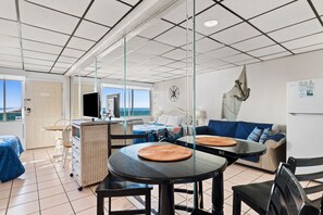 Dining - Beachfront Condo w/ Pool | Near Pier Park (Panama City Beach)