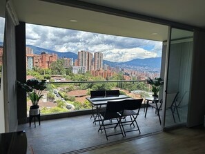 Unclassified image, 4 of 14, button - El Poblado, Balcony, Pool, Jacuzzi, Gym, Steamroom. (Medellín)