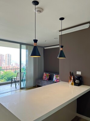 Interior - El Poblado, Balcony, Pool, Jacuzzi, Gym, Steamroom. (Medellín)