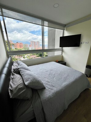 Unclassified image, 2 of 14, button - El Poblado, Balcony, Pool, Jacuzzi, Gym, Steamroom. (Medellín)