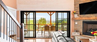 Eagles Nest | 5Bdrm Lakefront Luxury Retreat with Hot Tub & Mountain Views