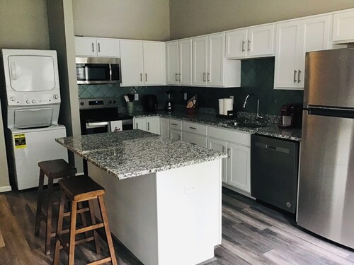 Welcome to Papas Place! Cozy bungalow located 3 miles from Churchill Downs!!