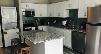 Welcome to Papas Place! Cozy bungalow located 3 miles from Churchill Downs!!