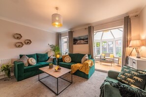 TV - Luxury Southampton house with garden and parking (Southampton)
