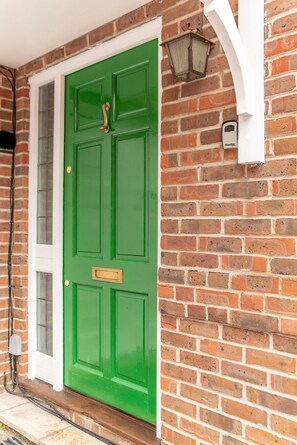 Exterior detail - Luxury Southampton house with garden and parking (Southampton)