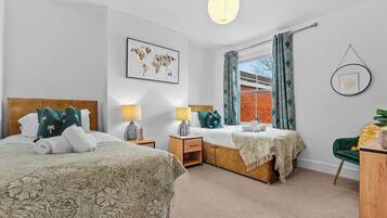 4 bedrooms, iron/ironing board, free WiFi, bed sheets