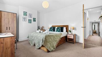 4 bedrooms, iron/ironing board, free WiFi, bed sheets