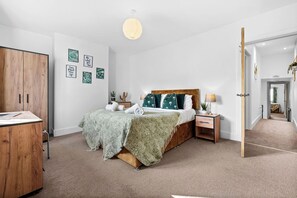 4 Schlafzimmer, Bügeleisen/Bügelbrett, kostenloses WLAN, Bettwäsche