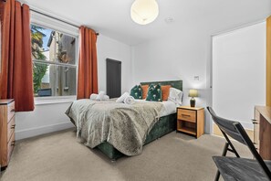 4 bedrooms, iron/ironing board, free WiFi, bed sheets - Stylish Southampton City Centre House (Southampton)