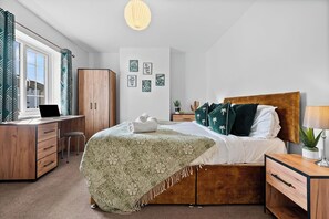 4 Schlafzimmer, Bügeleisen/Bügelbrett, kostenloses WLAN, Bettwäsche
