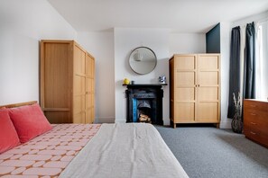 5 Schlafzimmer, Bügeleisen/Bügelbrett, kostenloses WLAN