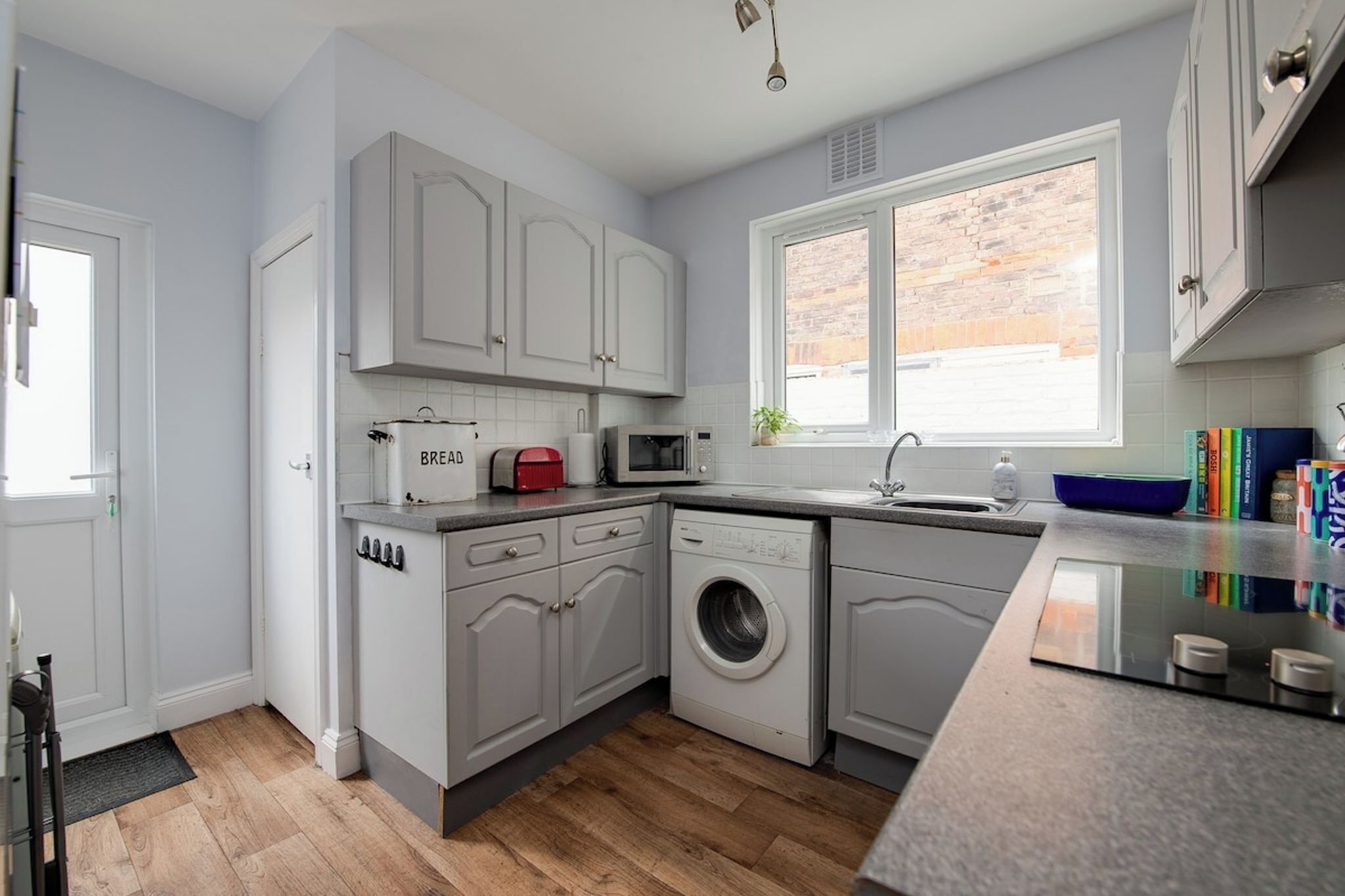 Fridge, microwave, oven, coffee/tea maker