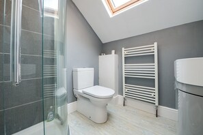 Hair dryer, towels - 2BR Stunning Spacious Loft Apt Near Beach Sleeps 4 (Portsmouth)