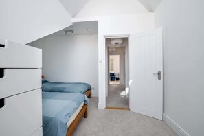 1 bedroom, iron/ironing board, free WiFi, bed sheets - Stunning &Spacious 2BR Loft Apt NearBeach Sleeps 4 (Portsmouth)
