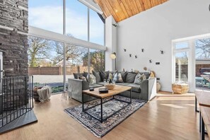 TV, fireplace, offices - Chic Country Barn w/Hot Tub and Fire Pit- Sleeps 8 (Durley)