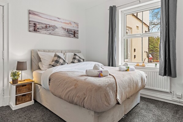 3 bedrooms, iron/ironing board, Internet, bed sheets