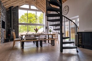 Unclassified image, 5 of 35, button - The Oaks Barns with Hot Tub (Durley)