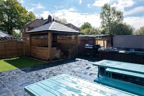 Unclassified image, 4 of 35, button - The Oaks Barns with Hot Tub (Durley)