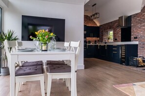 Dining - The Piggery with Hot Tub (Durley)