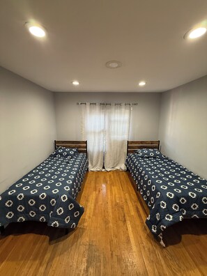 2 bedrooms, iron/ironing board, WiFi, bed sheets - Cozy 2 bed Apt 7 in the Heart of Hoboken,NYC 10min (Hoboken)