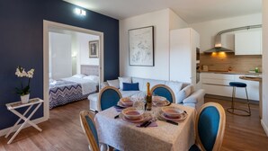 A compact living space with a dining area, kitchenette, and a bedroom. - GuestHost - Cozy Apartment with Terrace in Sanremo (Sanremo)