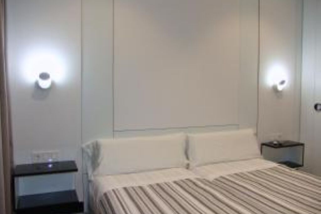 1 bedroom, iron/ironing board, internet, bed sheets