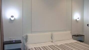 1 bedroom, iron/ironing board, internet, bed sheets