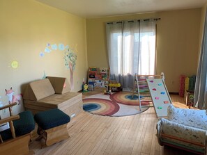 Children’s area - Family and pet welcoming home - Barkers Island is within walking distance! (Superior)