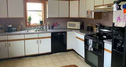 Family and pet welcoming home - Barkers Island is within walking distance!