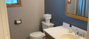 Family and pet welcoming home - Barkers Island is within walking distance!