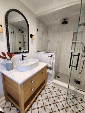 Hair dryer, towels, soap, toilet paper - Family Beach House 4 blocks from Beach (Sea Girt)