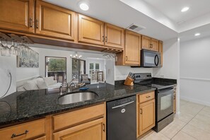Fridge, microwave, oven, stovetop - Close to Beach Couple's Retreat (Hilton Head Island)