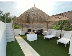 Unclassified image, 4 of 69, button