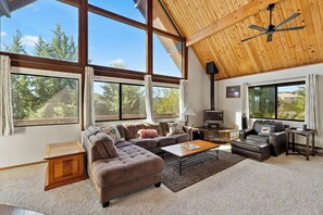 Luokittelematon kuva, 3 kautta 36, painike