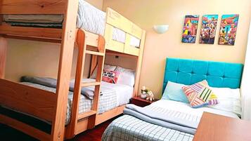 2 chambres, fer et planche à repasser, Wi-Fi, draps fournis