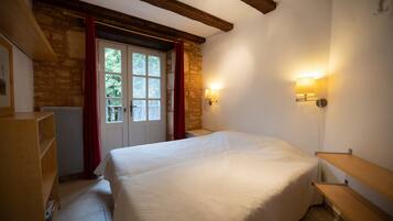 2 makuuhuonetta, silitysrauta/-lauta, Wi-Fi, vuodevaatteet