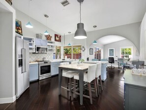 Fridge, microwave, oven, stovetop - Tropical Haven- Heated Pool, Fire Pit, Fenced Yard (Cape Coral)