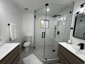 Hair dryer, towels - Dockside Getaway - Gulf Access & Putting Green (Cape Coral)