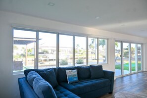 Interior - Dockside Getaway - Gulf Access & Putting Green (Cape Coral)