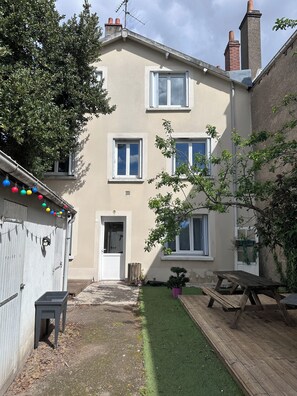 Outdoor dining - Appartement 2 Chambres Business Famille (Orléans)