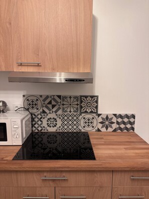 Classic Apartment, 2 Bedrooms, Non Smoking, Pets Allowed | Private kitchen - Appartement 2 Chambres Business Famille (Orléans)