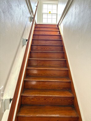 Interior - Red Bank Charmer (Red Bank)