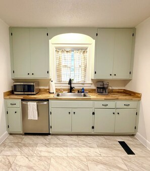 Private kitchen - Red Bank Charmer (Red Bank)
