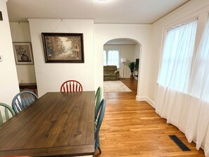 Interior - Red Bank Charmer (Red Bank)