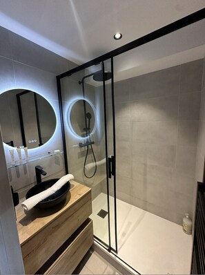 Shower, hair dryer, towels - Montagnard Megève Hameau Mont d'Arbois (Megève)