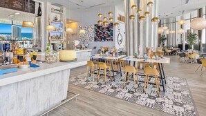 Dining - Luxury Oceanfront 2BR/2BA,Beach + Pool, Free Parking (Hollywood)