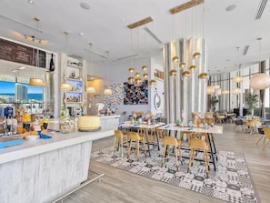 Dining - Luxury Oceanfront 2BR/2BA,Beach + Pool, Free Parking (Hollywood)