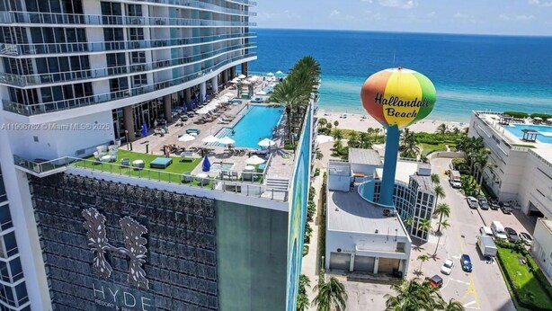 Exterior - Luxury Oceanfront 2BR/2BA,Beach + Pool, Free Parking (Hollywood)
